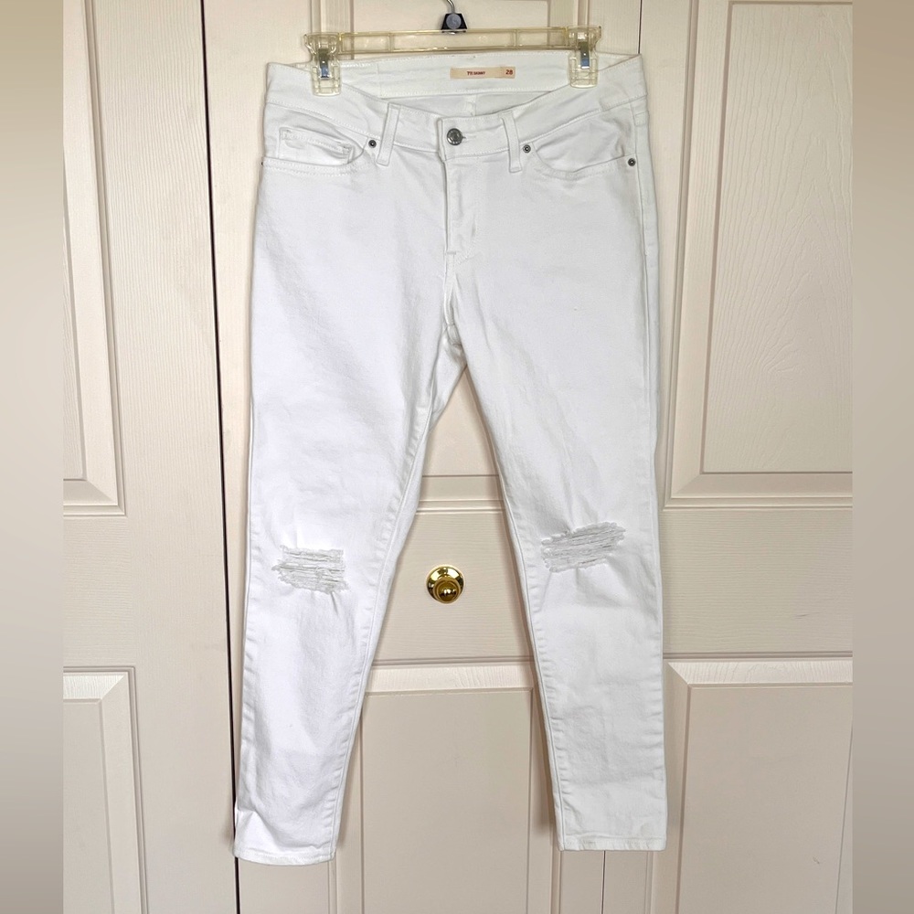 Levi’s White Jeans 711 Skinny size 28 Women’s Distressed Mid Rise White Jeans